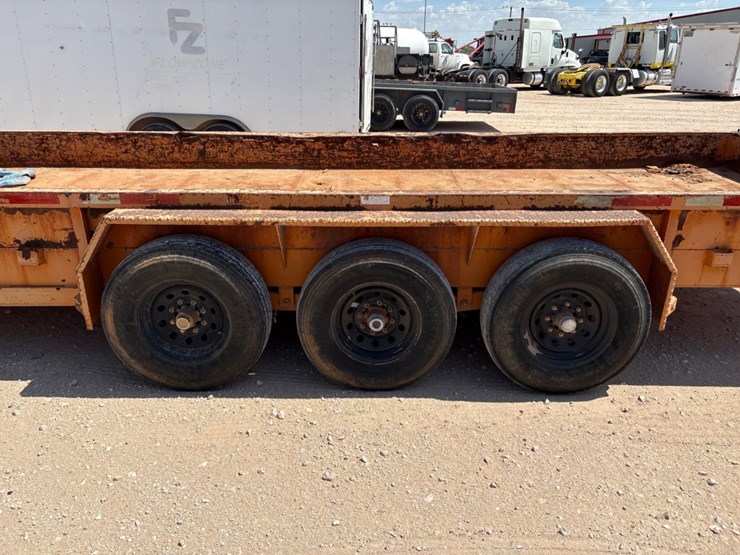 2012-trail-master-28’-x-7’-3-axle-gooseneck-trailer-image-3
