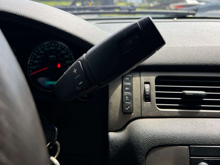 2012-chevrolet-silverado-3500-ltz-image-29