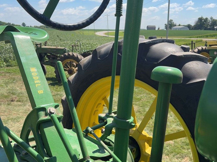 john-deere-b-image-24