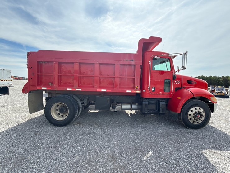 2005-peterbilt-335-image-6