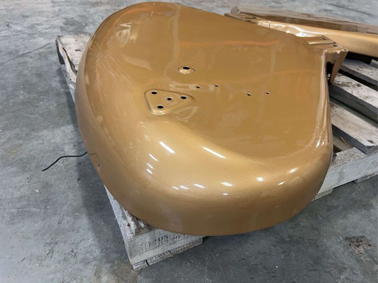 international-harvester-gold-demonstrator-544-row-crop-gas-fenders-image-5