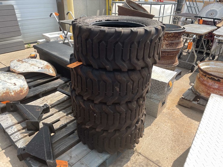 #9113-•-(4)-bobcat-tires-tool-cat-(o3)-image-1
