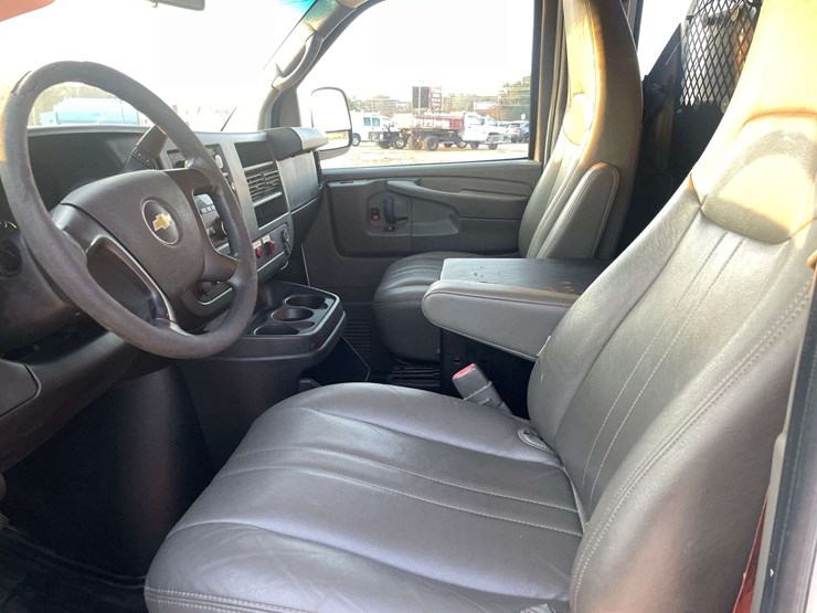 2014-chevrolet-express-2500-image-10