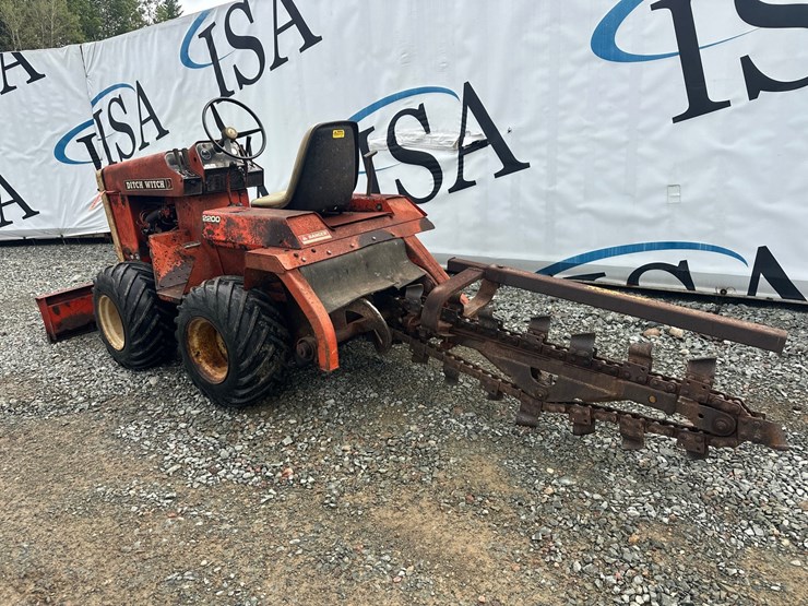 ditch-witch-2200-image-3