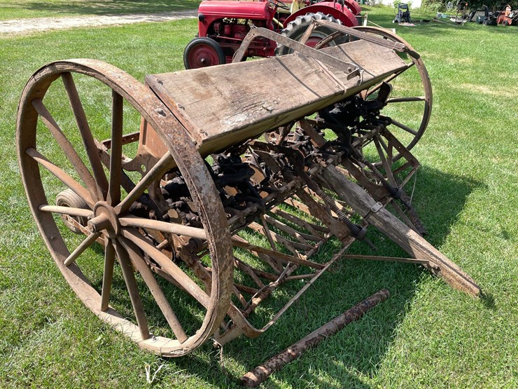 #1626-•-vintage-empire-jr.-grain-drill-image-6