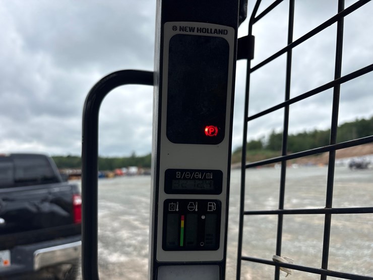 2019-new-holland-l228-image-53