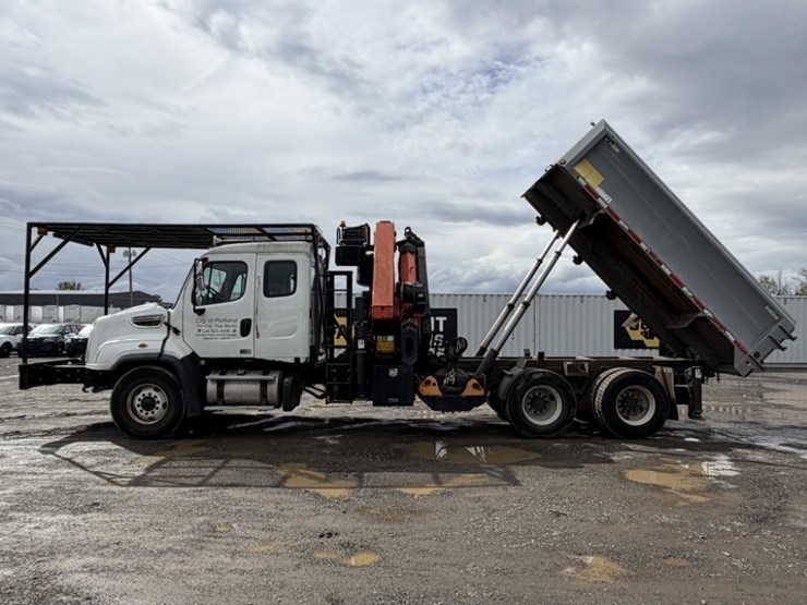 2013-freightliner-114sd-image-40
