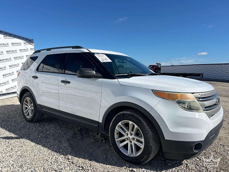 2015-ford-explorer-image-2