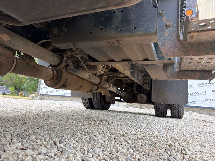 2011-ford-f650-image-35
