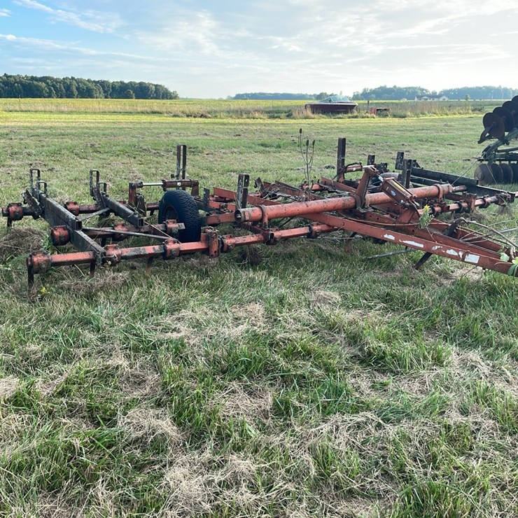20’ Allis Chalmers field cultivator