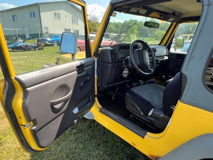 2001-jeep-wrangler-image-17