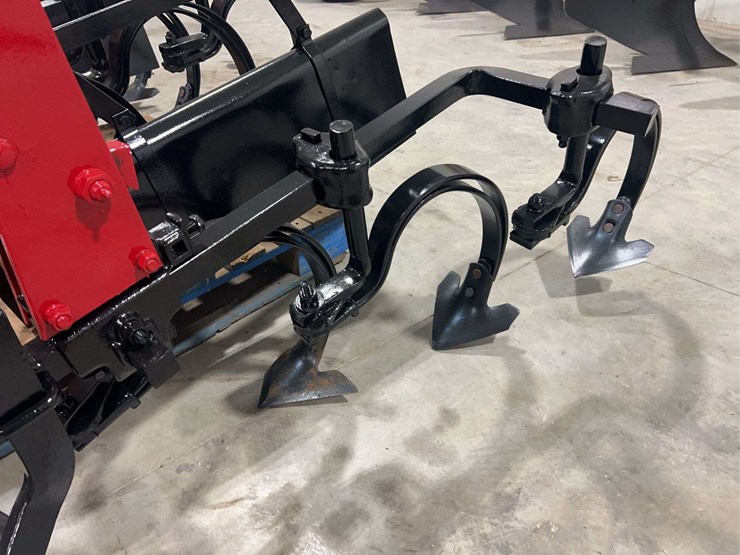 international-harvester-fast-hitch-two-row-cultivator-with-tunnel-shields-image-18