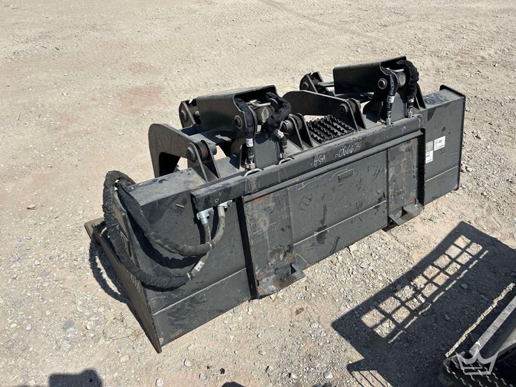 2021-caterpillar-80in.-hydraulic-dual-cylinder-grapple-bucket-skid-steer-attachment-image-3