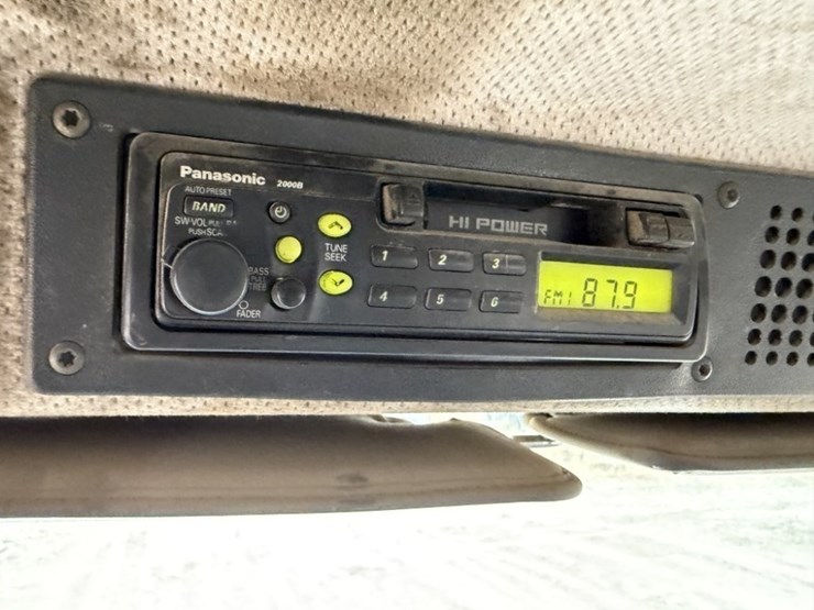 1999-freightliner-fl60-image-49