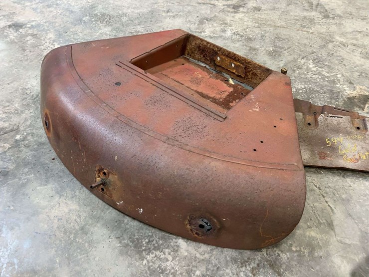international-harvester-544-fenders-and-battery-holder-image-5