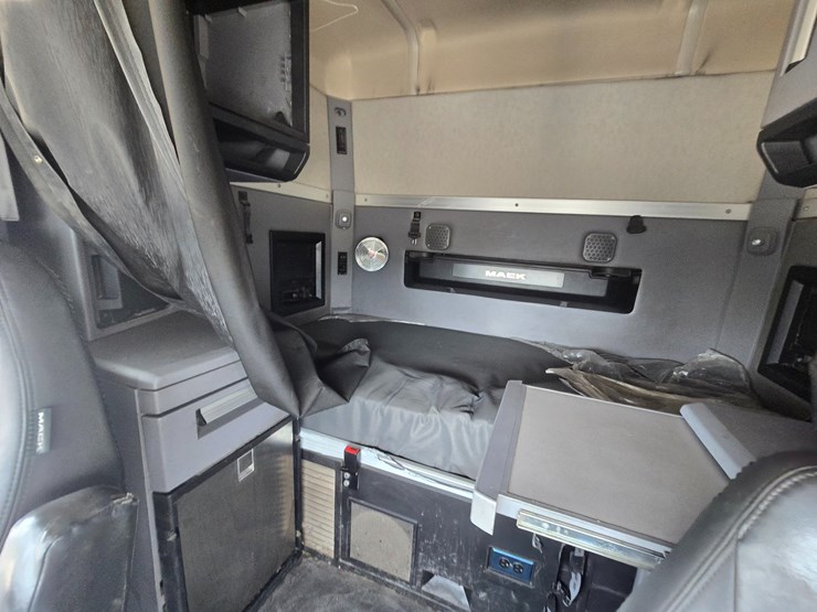 #25251-•-2020-mack-anthem-semi-sleeper-truck-image-62