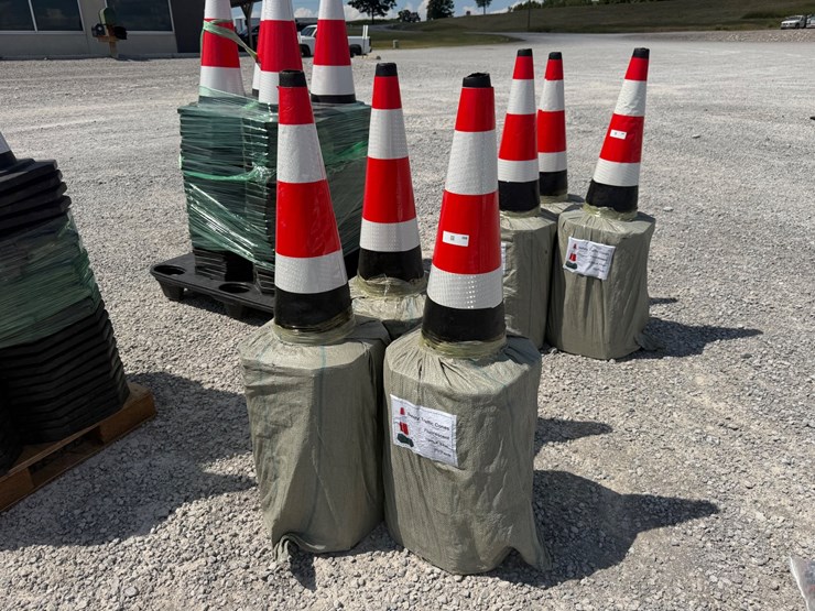 #590-•-lot-of-(60)-27"-safety-cones-image-1