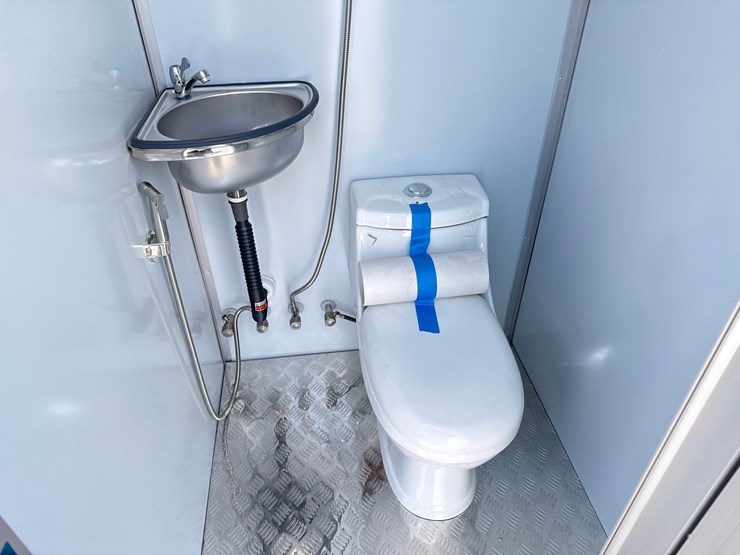 #186-•-portable-restroom-image-6