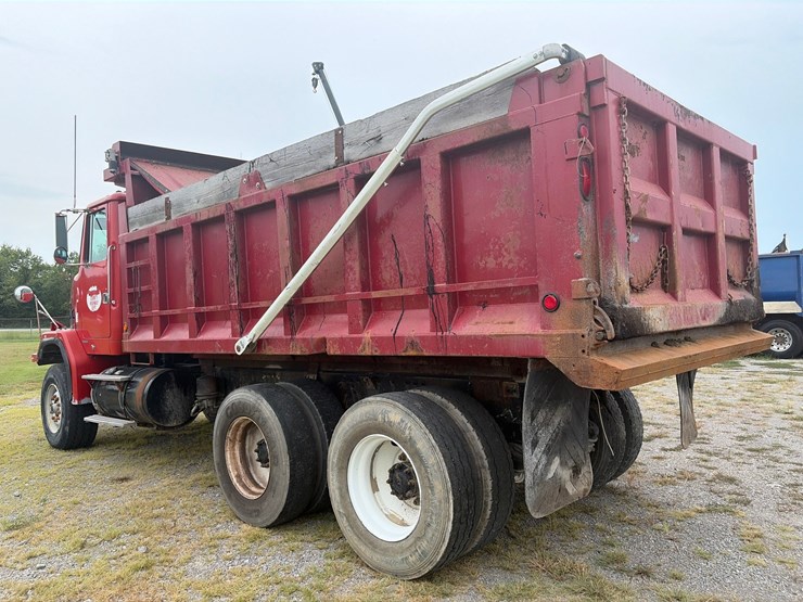#269-•-1999-volvo-acl-tandem-axle-dump-truck-image-7