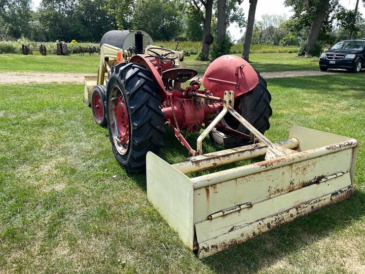 #1607-•-ferguson-tractor-image-6