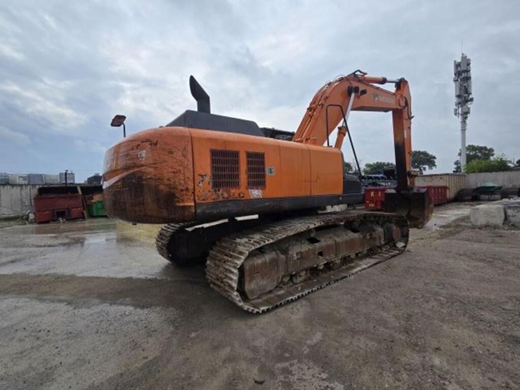 2012-hitachi-zx350-lc-image-7