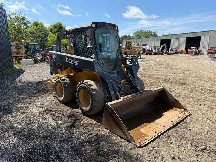 2014-deere-326e-image-6