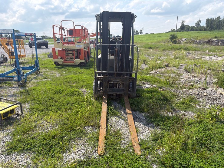#562-•-2016-crown-fc5225-industrial-forklift-image-3