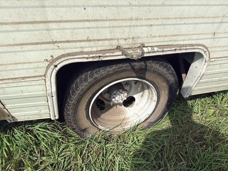 gmc-vandura-tioga-rv-camper,-39,839-miles-*not-running-and-all-the-tires-are-flat,-rotten-or-off-bead*-rotten----title-and-transfer-fees-to-apply-image-9