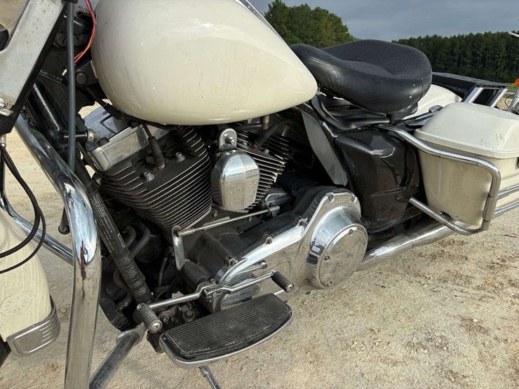 2015-harley-davidson-road-king-flhp-police-motorcycle-(32,614-miles)-image-9