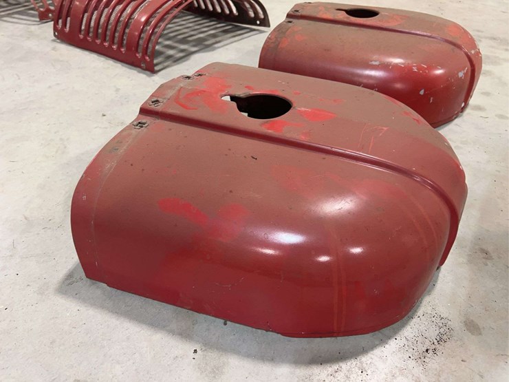 (2)-grilles-and-nose-pieces-for-a-300-or-350-farmall-tractors-image-18