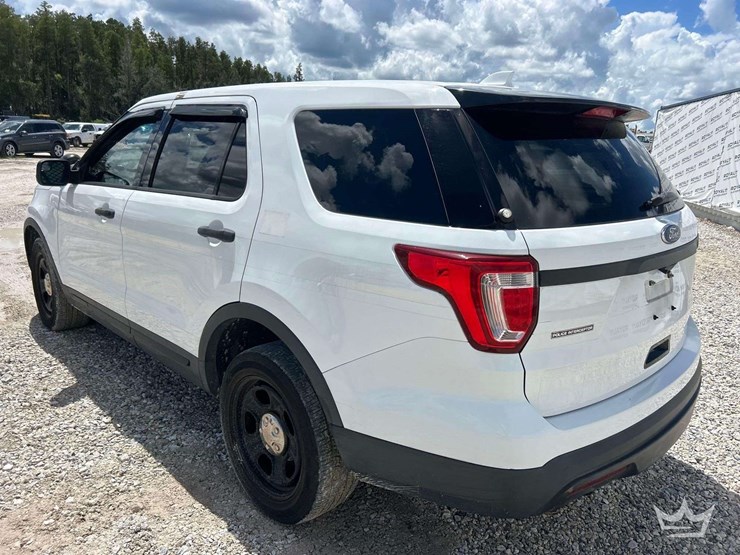 2017-ford-explorer-image-4