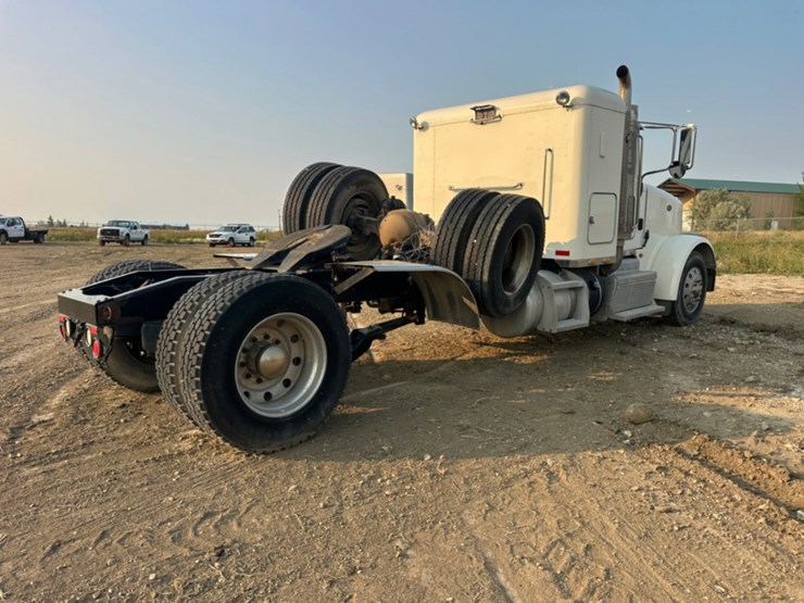 2013-peterbilt-367-image-5