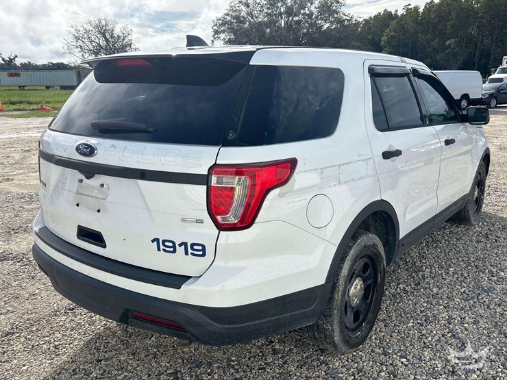 2019-ford-explorer-image-3