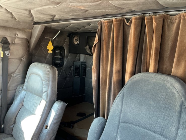 2007-freightliner-classic-120-image-22
