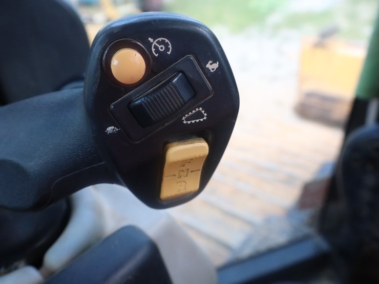 2014-caterpillar-d6n-image-29