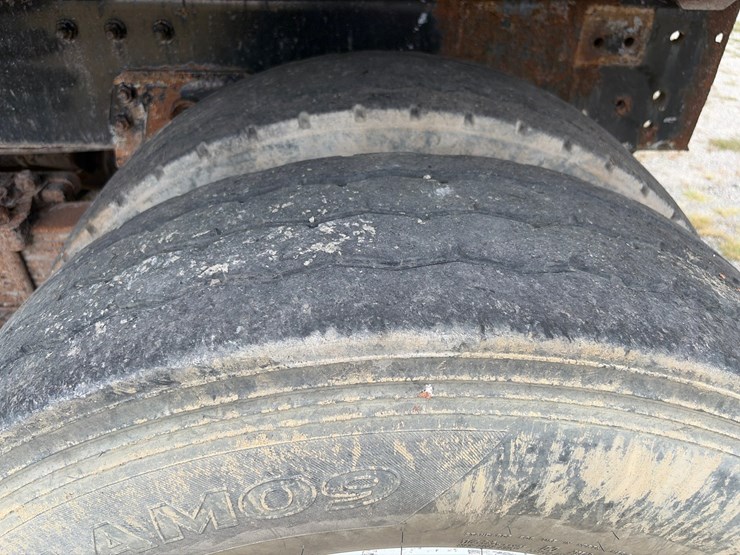 #269-•-1999-volvo-acl-tandem-axle-dump-truck-image-5