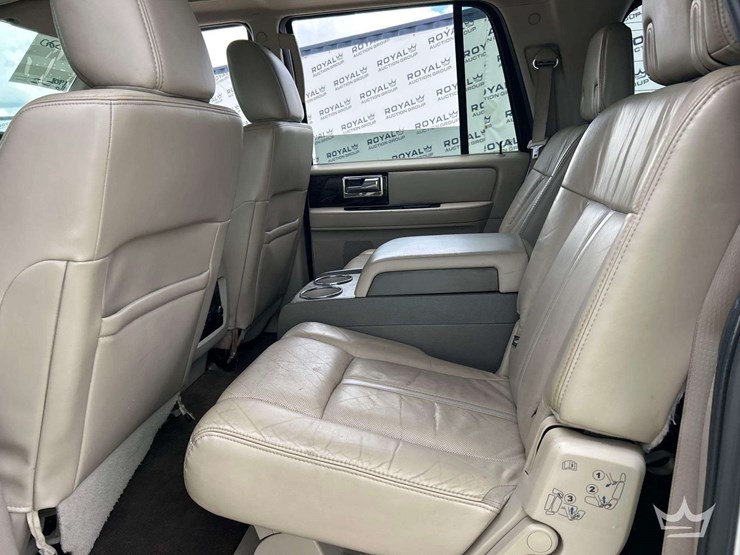 2016-lincoln-navigator-image-21
