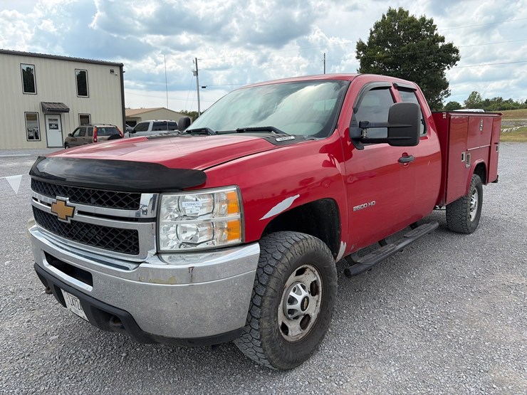 #244-•-2013-chevrolet-silverado-service-truck-image-1