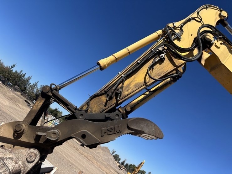 2013-komatsu-pc228us-lc-8-image-24