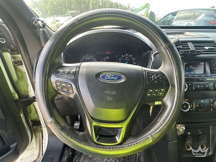 2019-ford-explorer-image-13