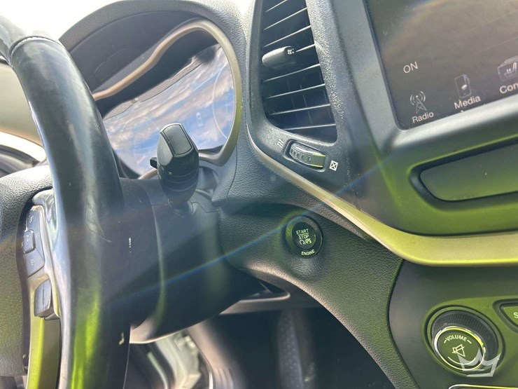 2015-jeep-cherokee-image-14