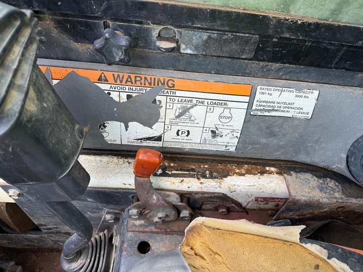 2004-bobcat-t300-image-25