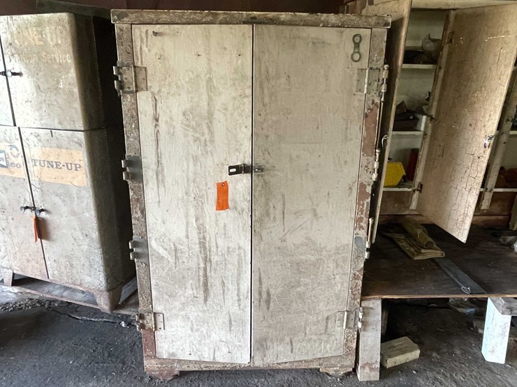 #1697-•-cabinet-and-contents-image-2