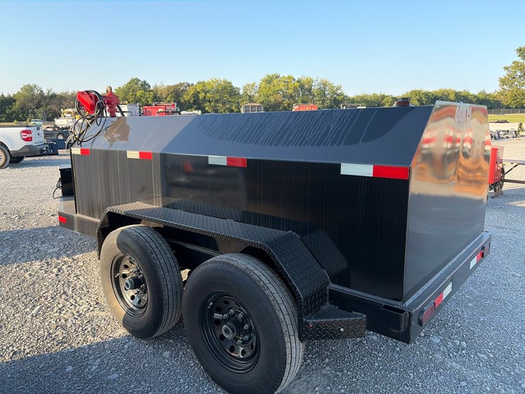 #210-•-2026-x-star-990-gal-tandem-axle-fuel-trailer-image-8