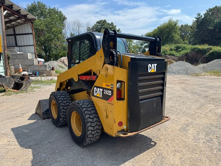 caterpillar-242d-image-3
