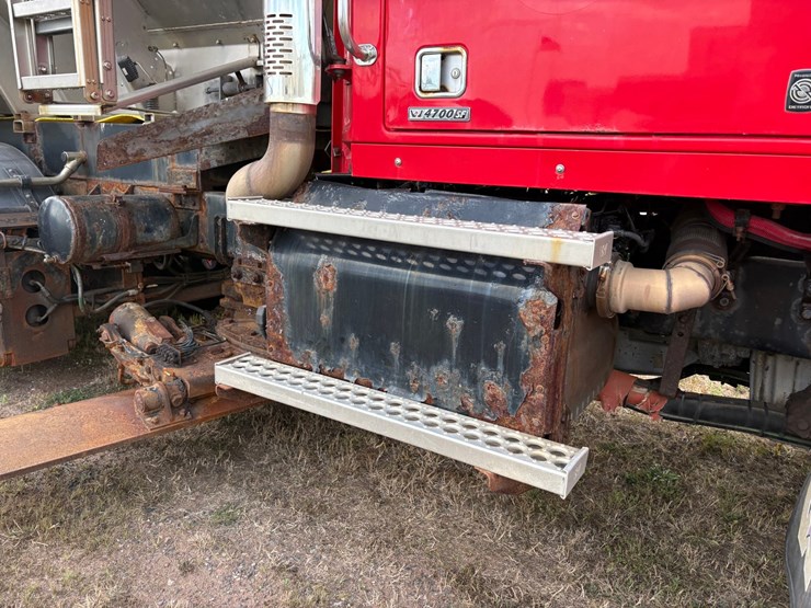 2018-western-star-4700sf-image-24