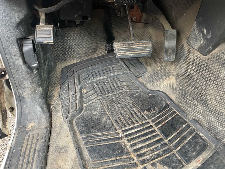 2013-chevrolet-3500-image-56
