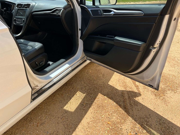 2017-ford-fusion-se-hybrid-(188,193-miles)-image-45