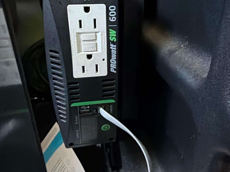 2018-chevrolet-express-g2500-image-14