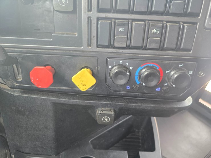 #25251-•-2020-mack-anthem-semi-sleeper-truck-image-53